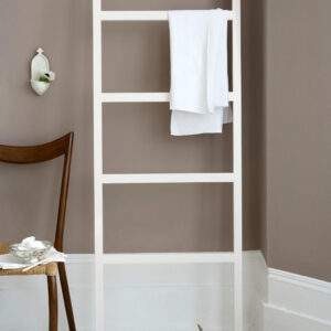 Bathroom walls in Earthborn Muddy Boots